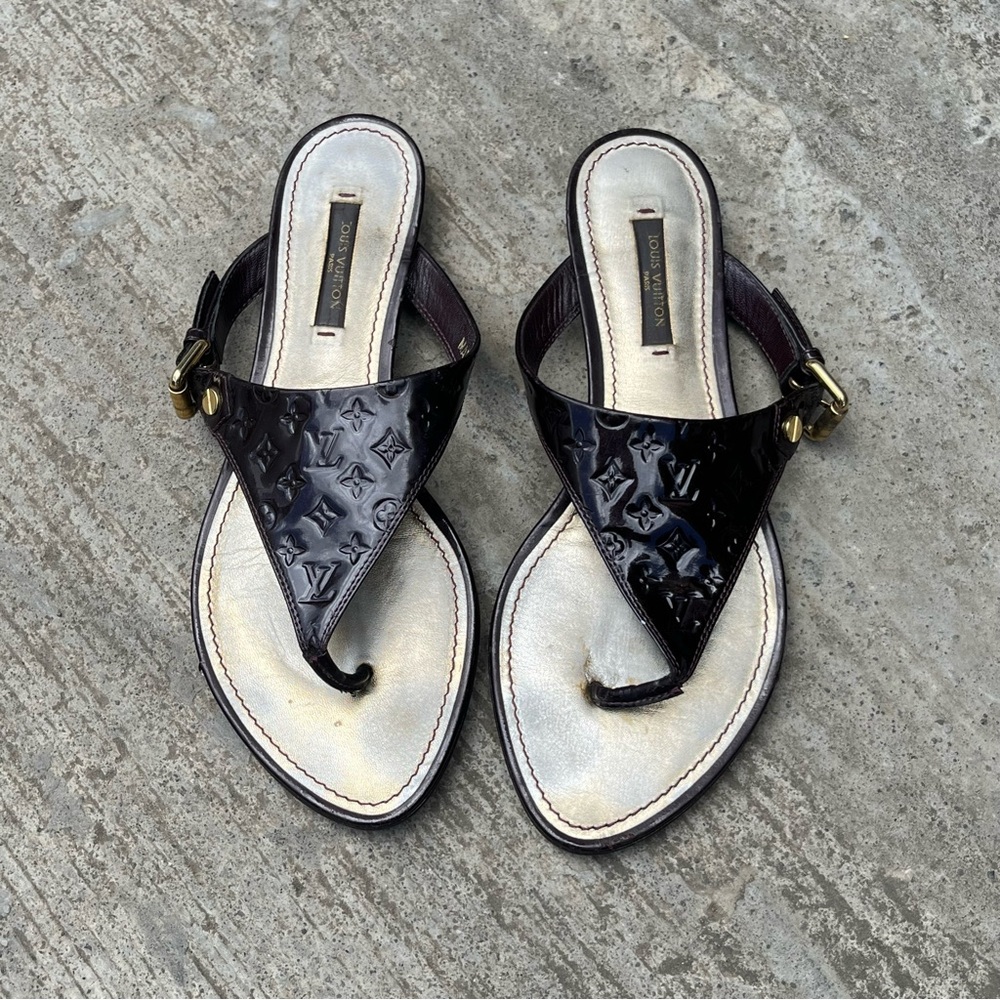Louis Vuitton LV Logo Monogram Amarante Vernis Thong Sandals - Picture 9 of 12